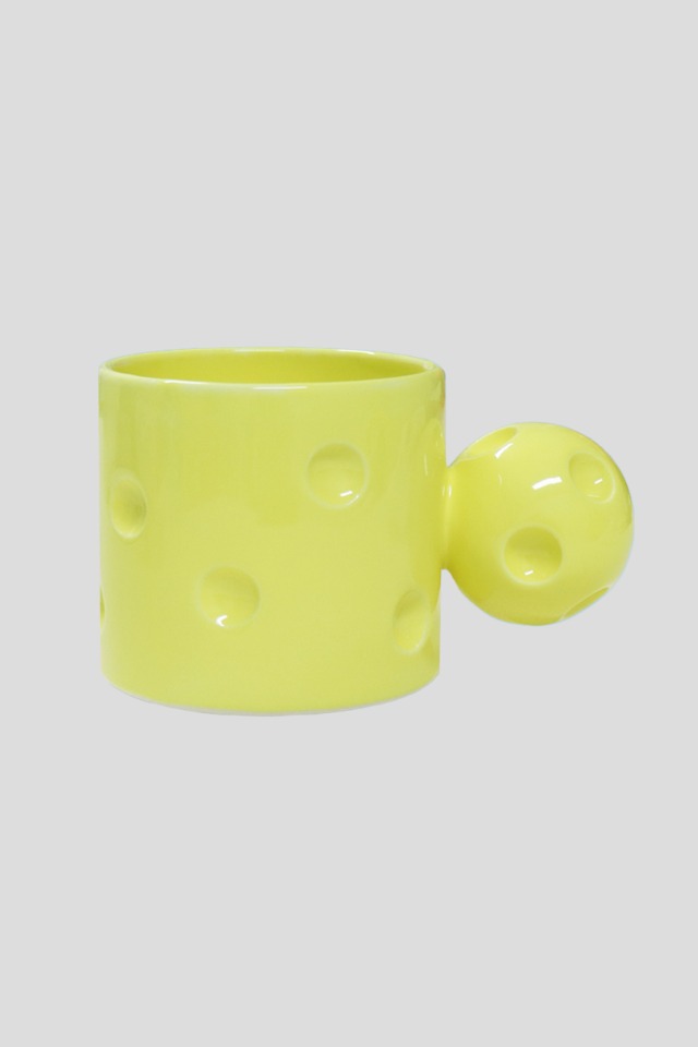 Signature sphere mug in glossy yellow